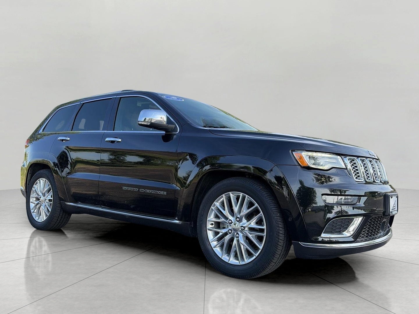 2017 Jeep Grand Cherokee Summit 4x4 in Other — front three-quarter view