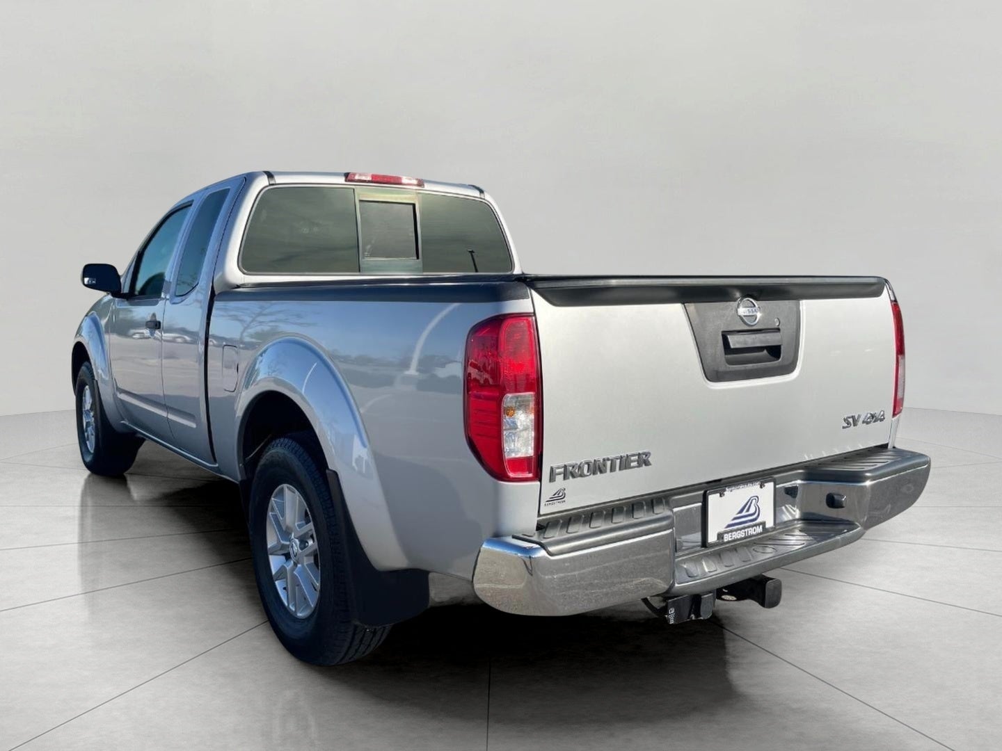 2016 Nissan Frontier — detail view