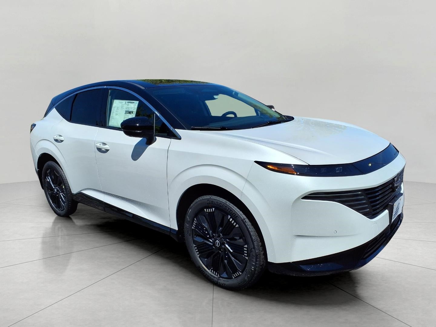 2026 Nissan Murano AWD Platinum in Everest White Pearl Tricoat Super Black Two Tone — front three-quarter view